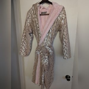 Kelly Van Halen Super Soft Leopard Print/Print Robe w/Hood